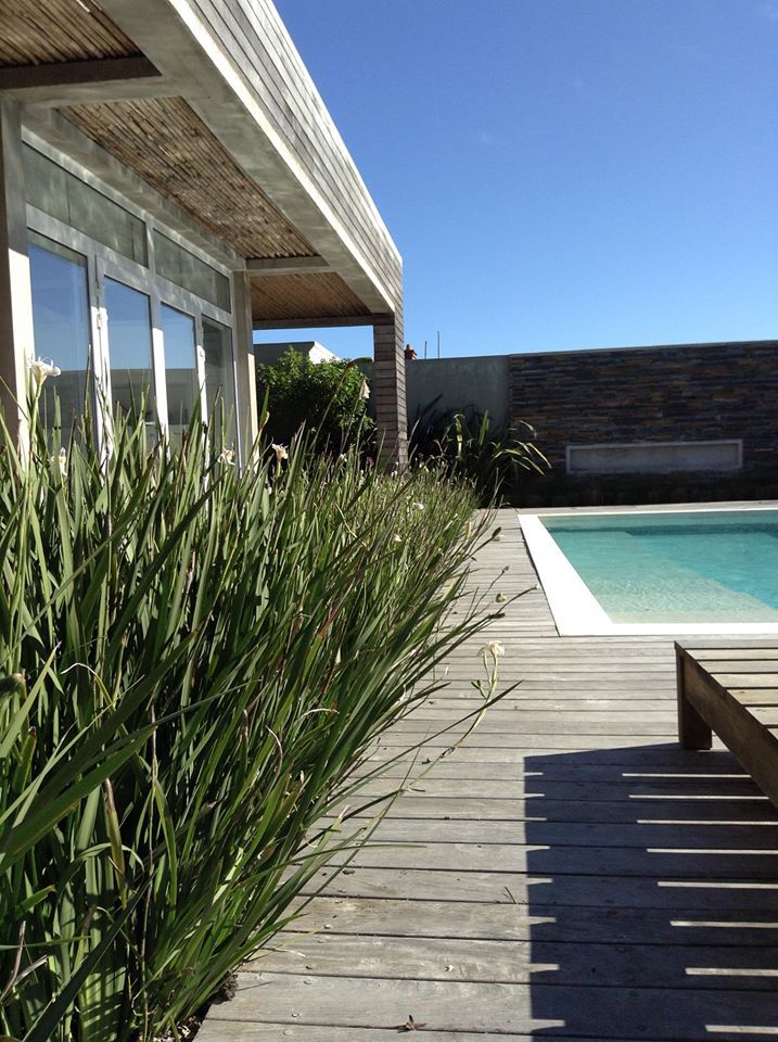 Casa "La Familia", Estudio de arquitectura Vivian Avella Longhi Estudio de arquitectura Vivian Avella Longhi Modern pool