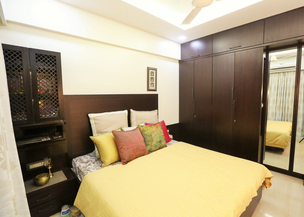 Residence, SHUBHI SINGHAL INTERIOR DESIGN SHUBHI SINGHAL INTERIOR DESIGN Modern style bedroom Furniture,Building,Comfort,Wood,Bed frame,Architecture,Interior design,Table,Bed,Pillow