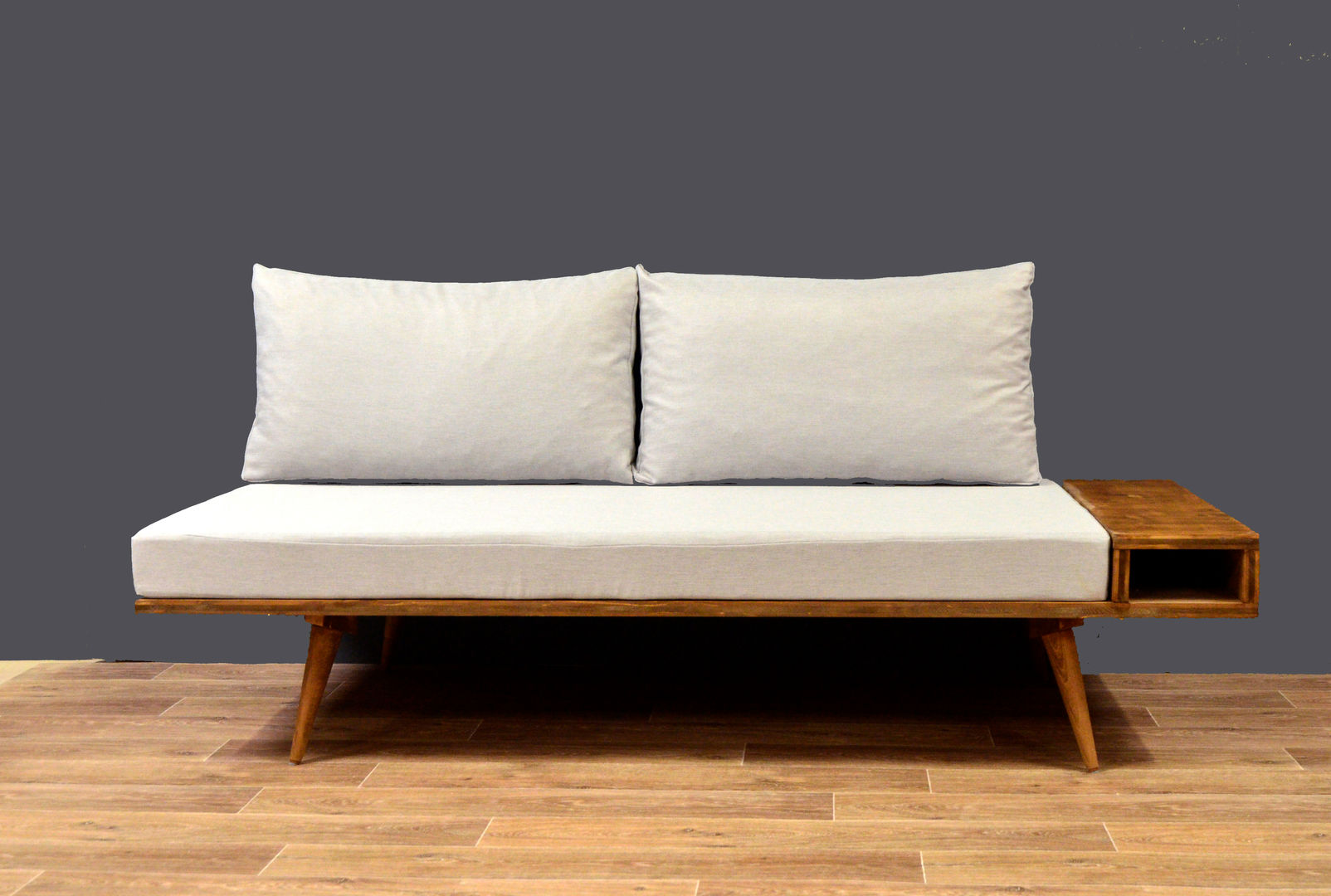 Daybed Vintage Scandinave, LANTIGONE LANTIGONE Salas de estilo escandinavo Madera maciza Multicolor Sofás y sillones