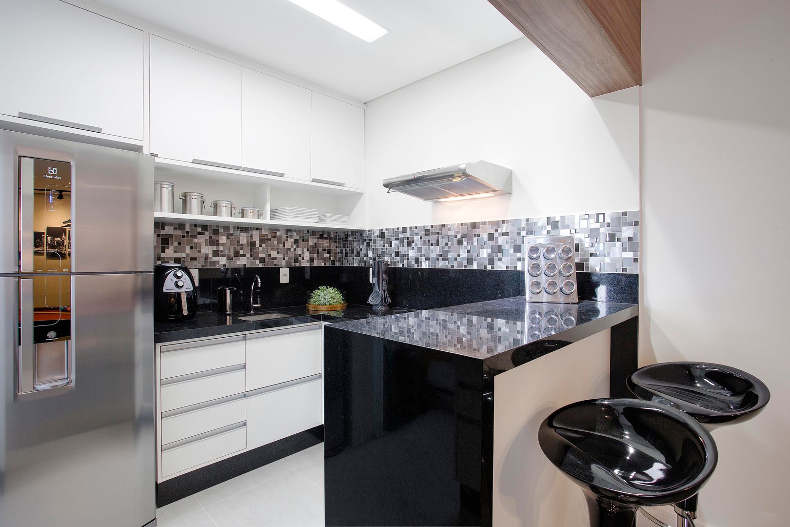 Apto. 64m², Andressa Saavedra Projetos e Detalhes Andressa Saavedra Projetos e Detalhes Classic style kitchen