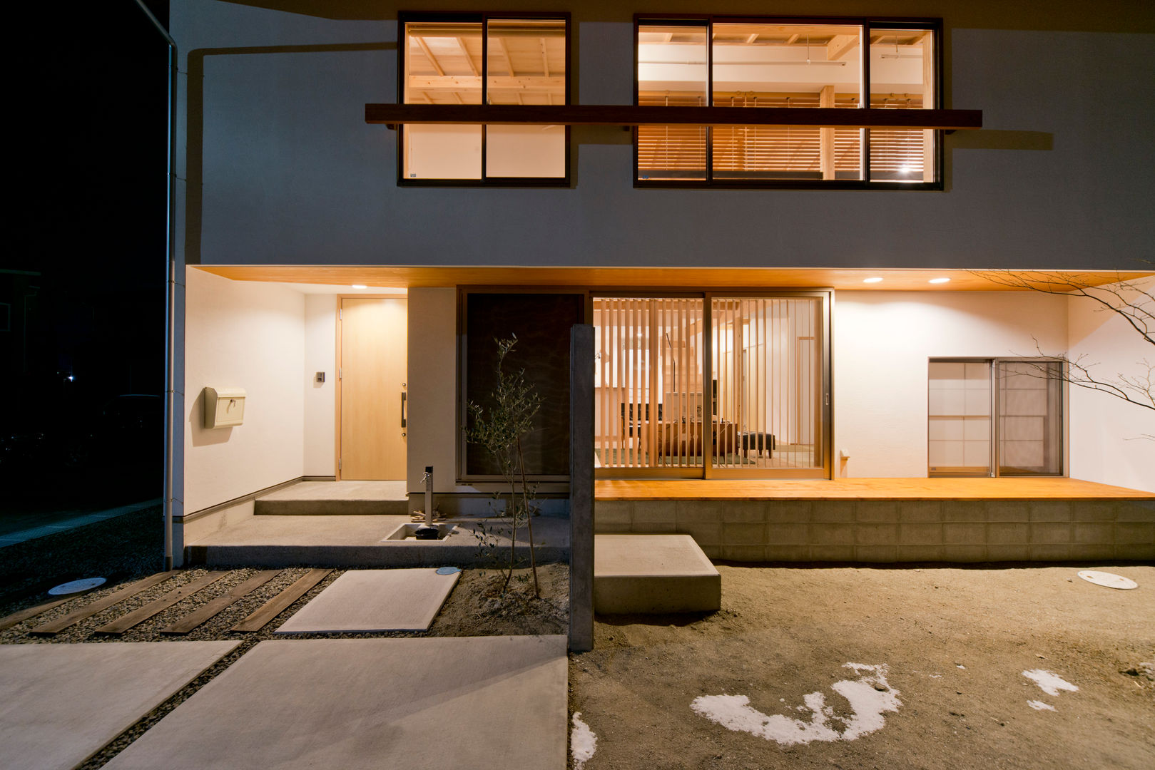 リビングに棲み暮らしを愉しむ住まい, 合同会社negla設計室 合同会社negla設計室 Casas escandinavas