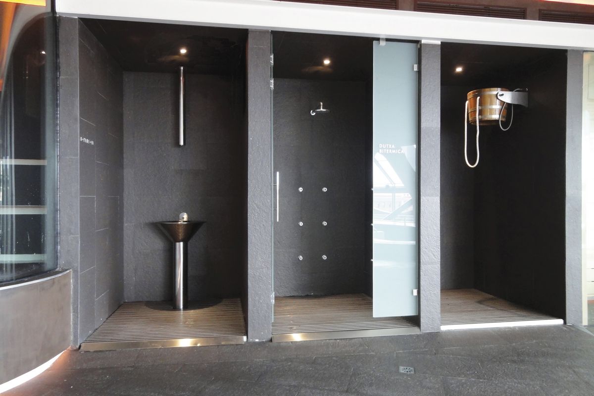 Duchas de obra | Hydrotherapy Showers INBECA Wellness Equipment Baños de estilo moderno Bañeras y duchas