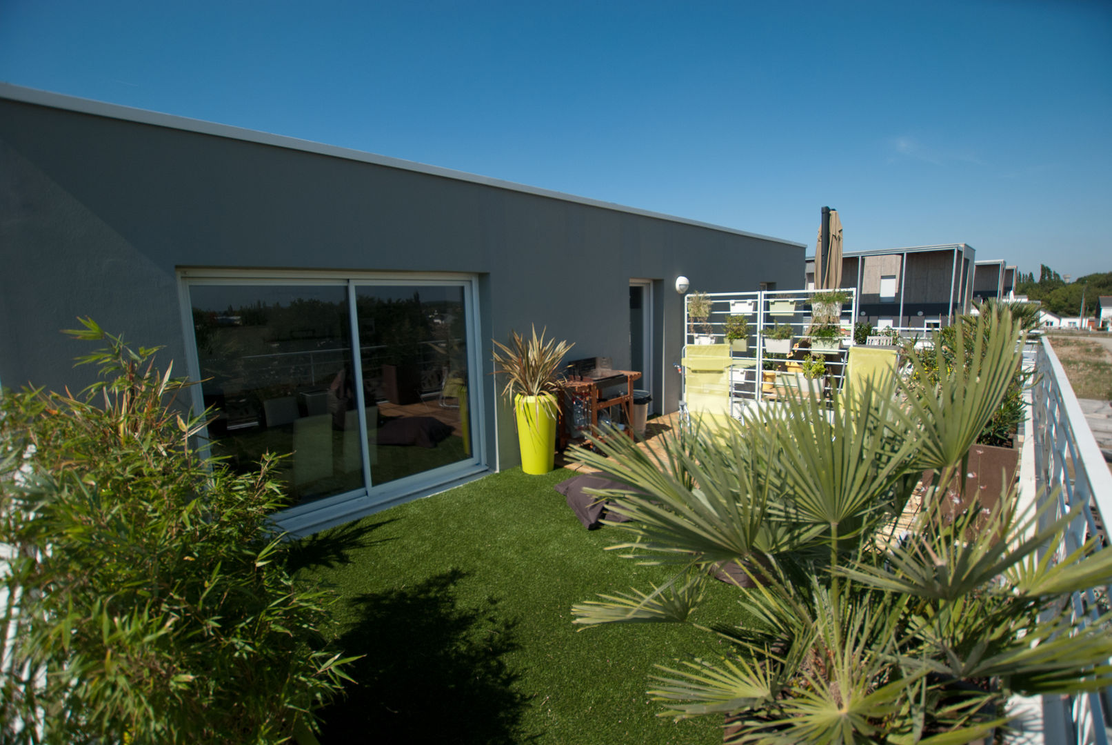 Aménagement d’une terrasse plein sud de 45 m², Vertigo jardins Vertigo jardins Patios