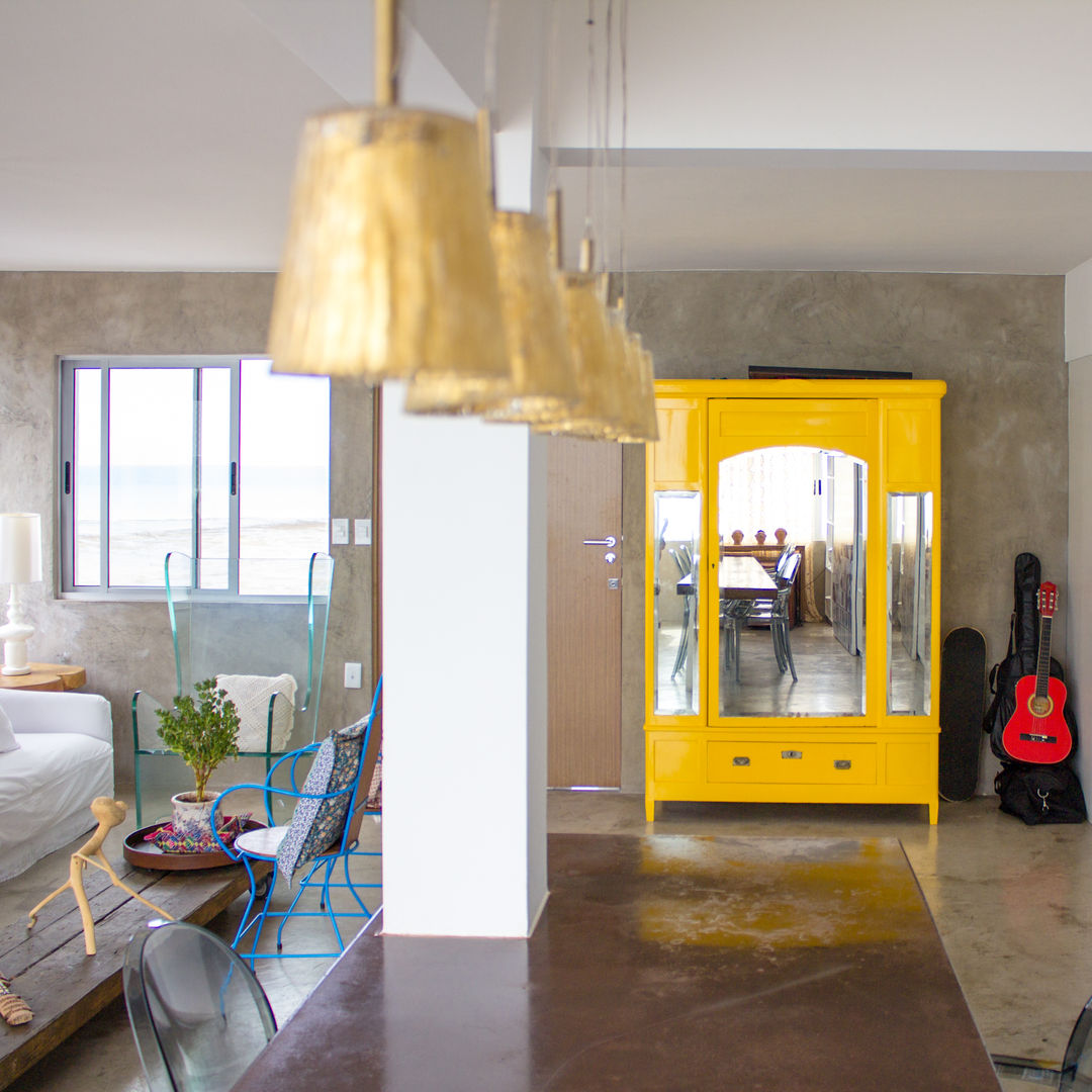 Apartamento - Pajuçara, LM Arquitetura | Conceito LM Arquitetura | Conceito Eclectic style living room Cupboards & sideboards