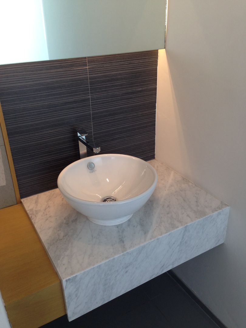 oficinas, iarkitektura iarkitektura Modern bathroom Marble Sinks