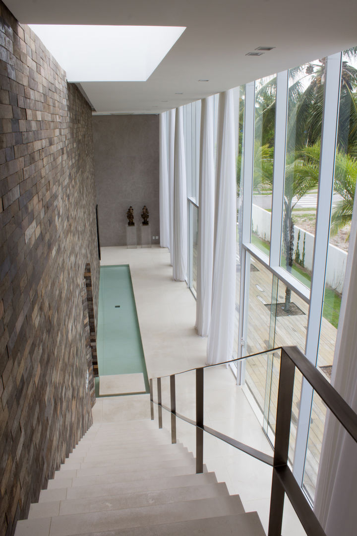 Casa Montenegro, LM Arquitetura | Conceito LM Arquitetura | Conceito Modern Corridor, Hallway and Staircase