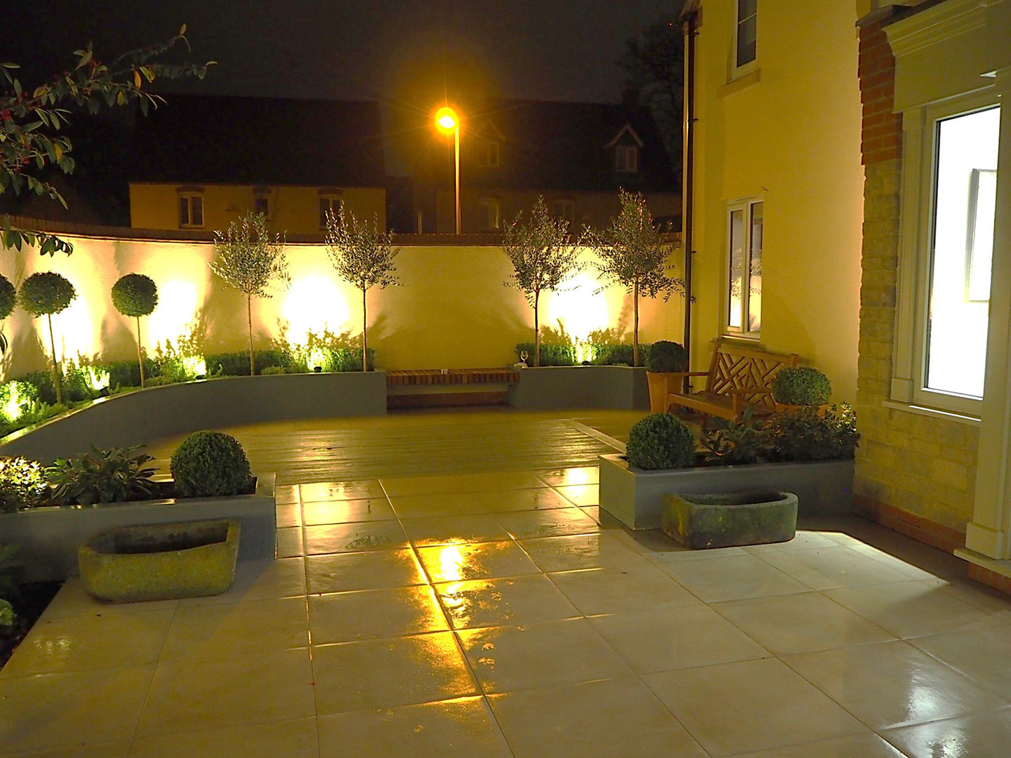 Garden design and build terrace, Bicester, Oxfordshire Decorum . London Classic style garden Ceramic