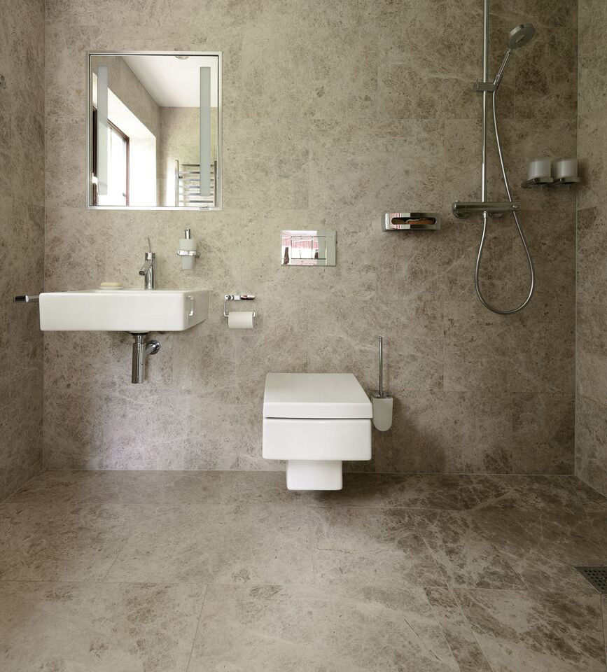 Silver Shadow Honed Marble Floors of Stone Ltd Nowoczesna łazienka Marmur