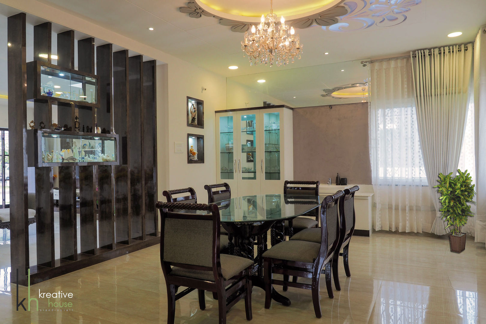 dining room KREATIVE HOUSE Eclectic style dining room Engineered Wood Transparent Crockery & glassware