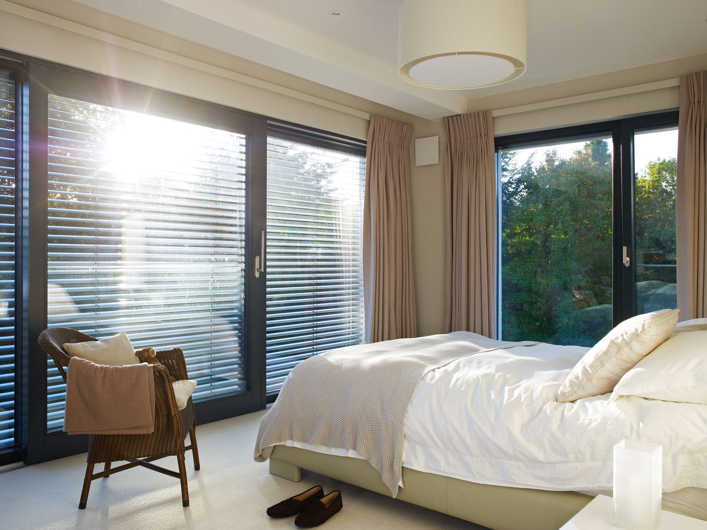 Bedroom Baufritz (UK) Ltd. Quartos modernos