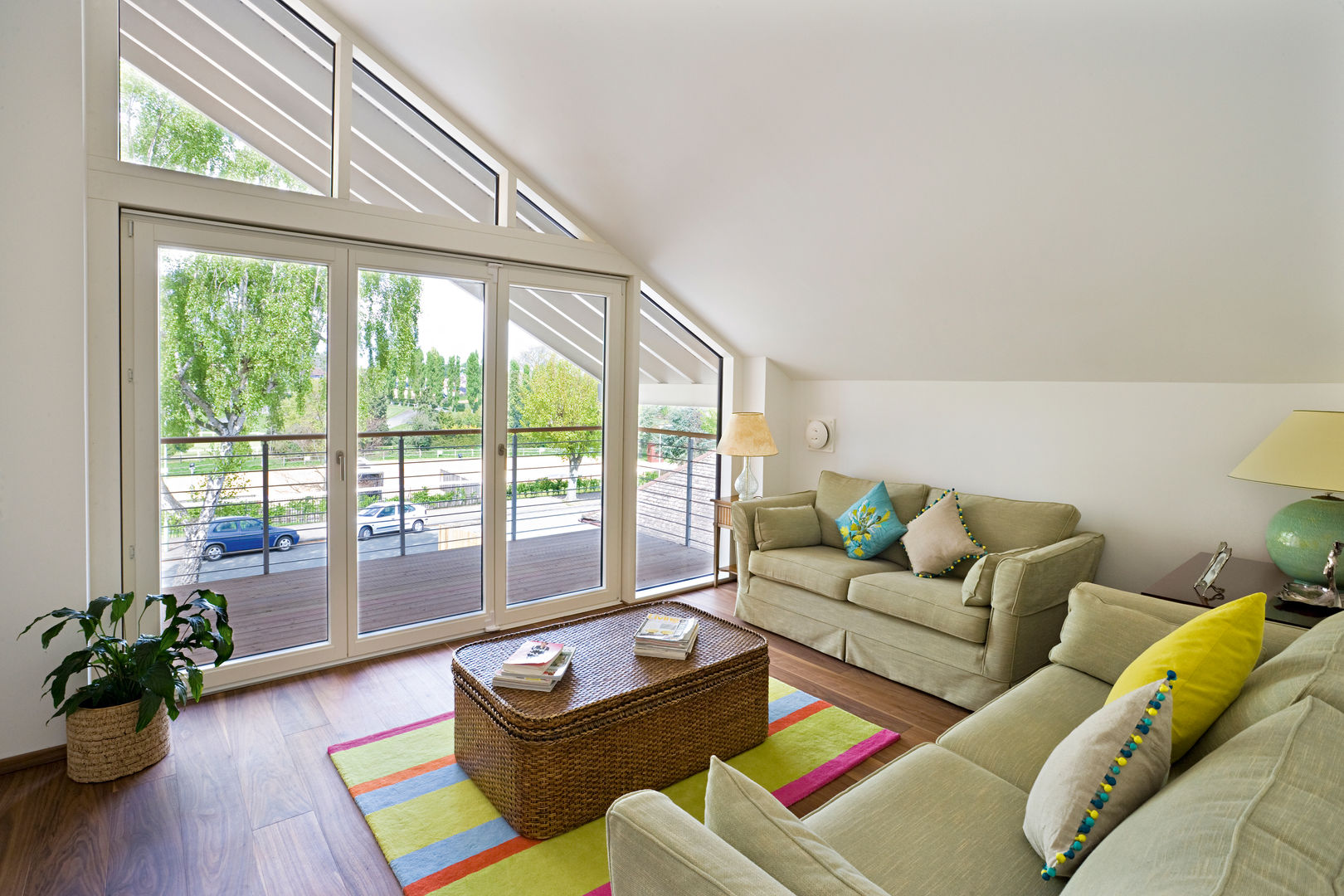 Living room Baufritz (UK) Ltd. Phòng khách