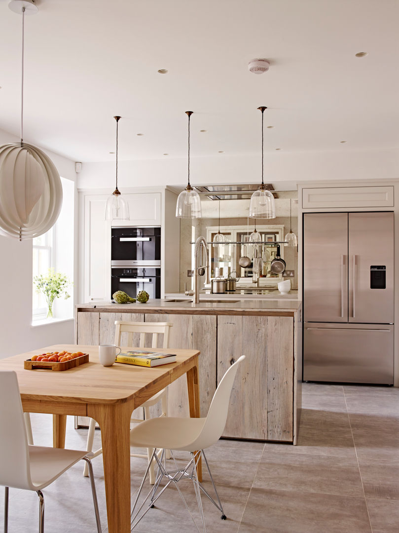 View of kitchen & island Holloways of Ludlow Bespoke Kitchens & Cabinetry インダストリアルデザインの キッチン 無垢材 多色