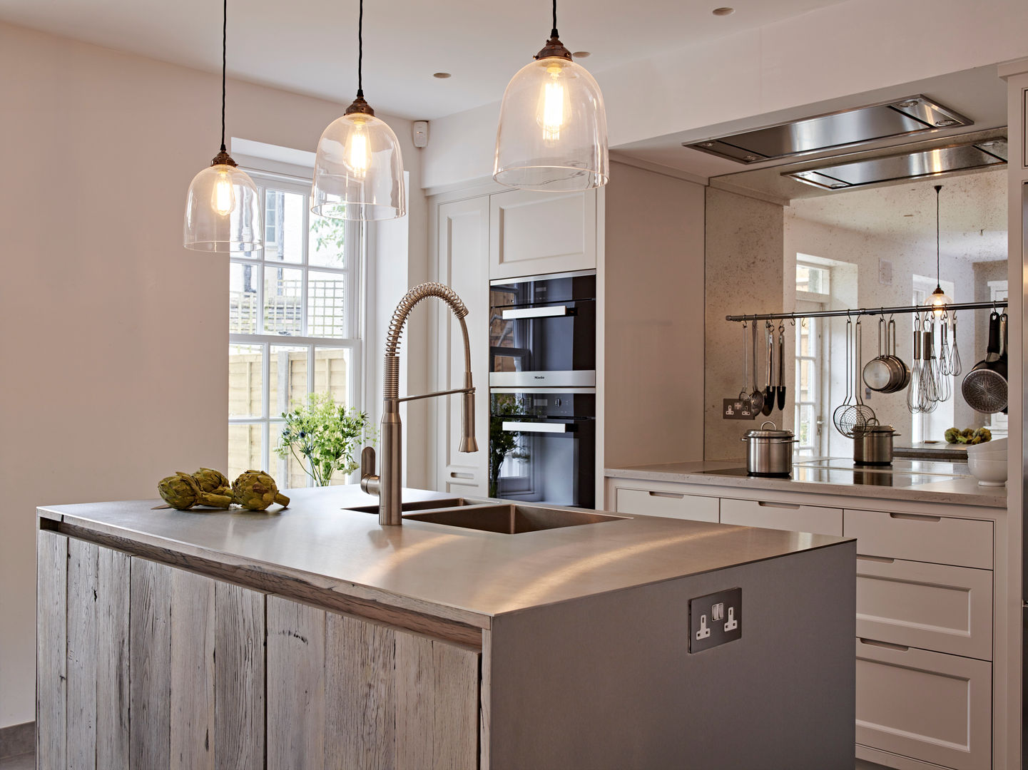 Kitchen design for small spaces, Holloways of Ludlow Bespoke Kitchens & Cabinetry Holloways of Ludlow Bespoke Kitchens & Cabinetry Industriale Küchen Holz Holznachbildung Beleuchtung
