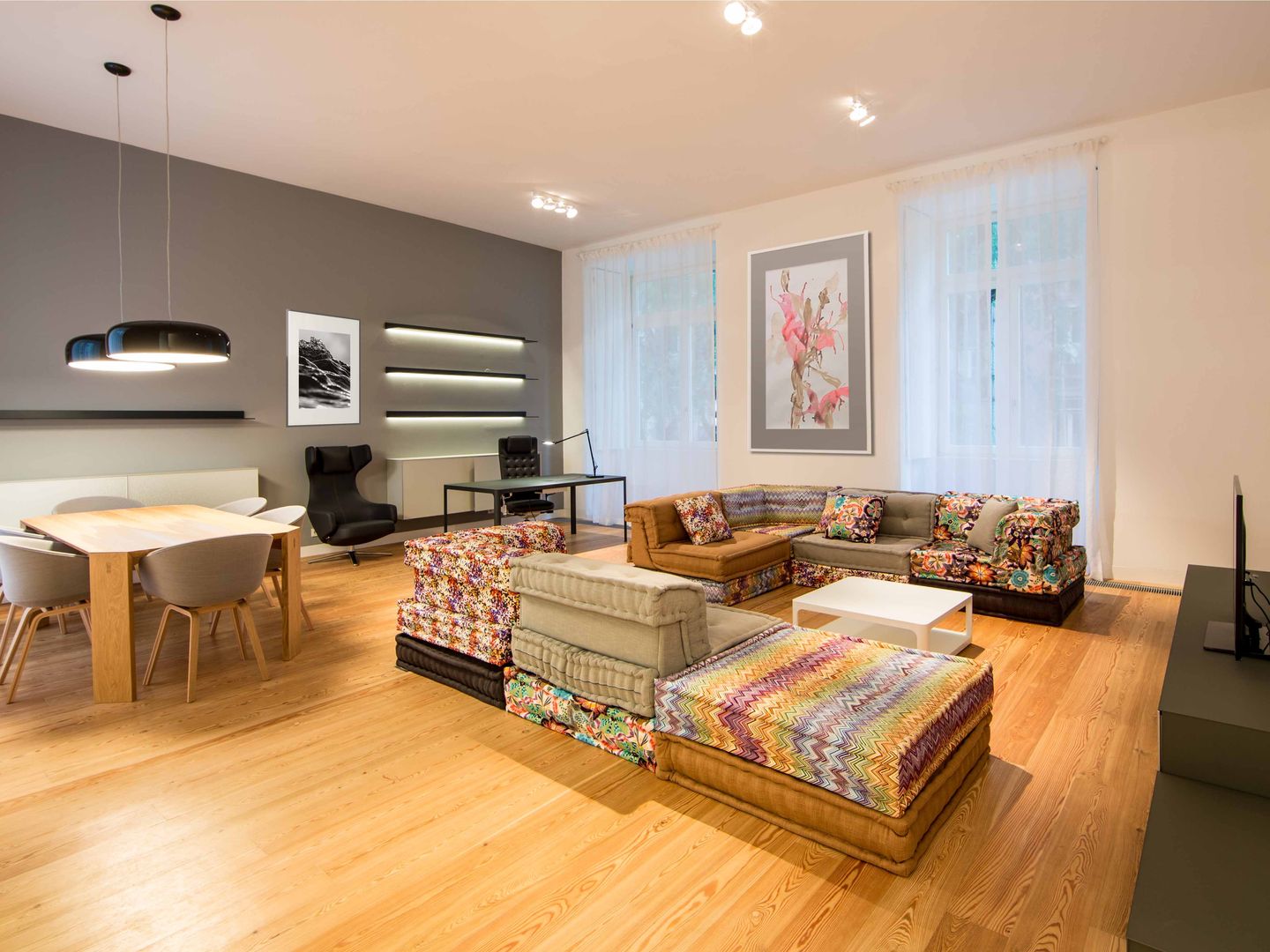 Um apartamento moderno - retro, Architect Your Home Architect Your Home Ruang Keluarga Modern