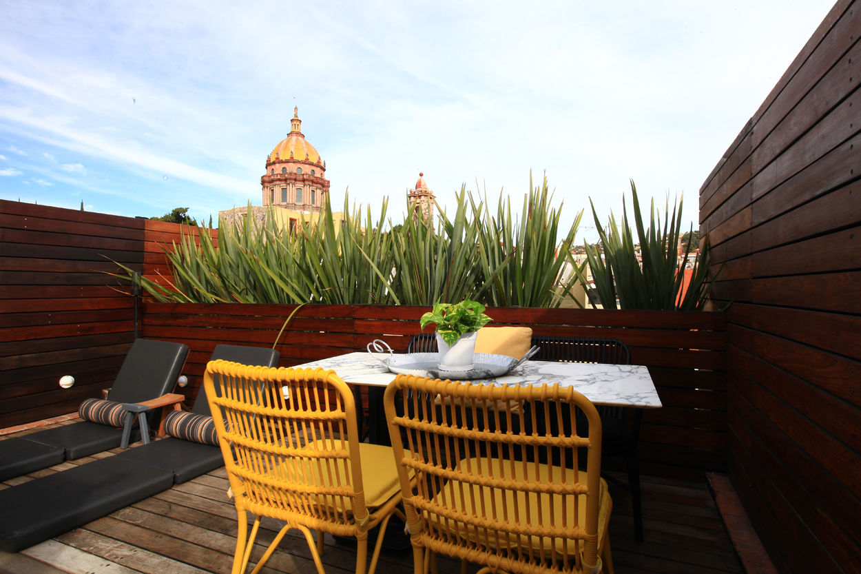 Hotel Dos Casas en San Miguel de Allende, Germán Velasco Arquitectos Germán Velasco Arquitectos Modern terrace