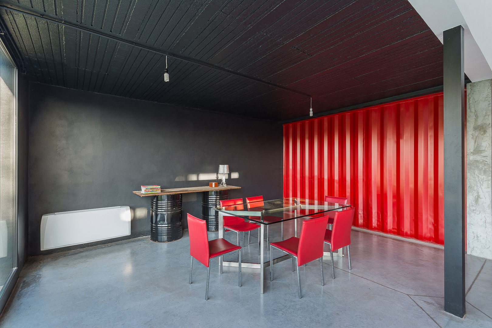 Casa Container, estudioscharq estudioscharq ห้องทานข้าว