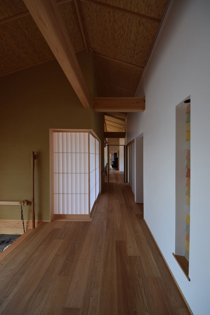 house N, Snowdesignoffice Snowdesignoffice Modern corridor, hallway & stairs