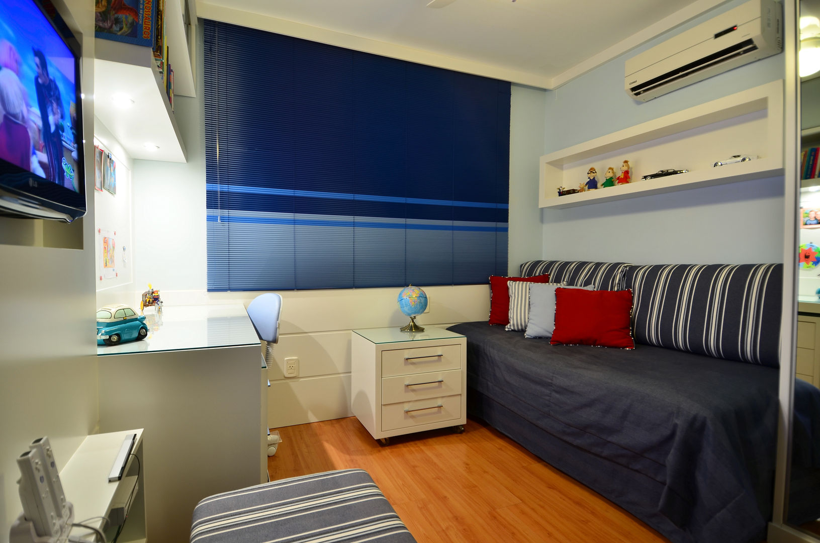 Apartamento Bairro Ipanema, Stúdio Márcio Verza Stúdio Márcio Verza Modern nursery/kids room Beds & cribs