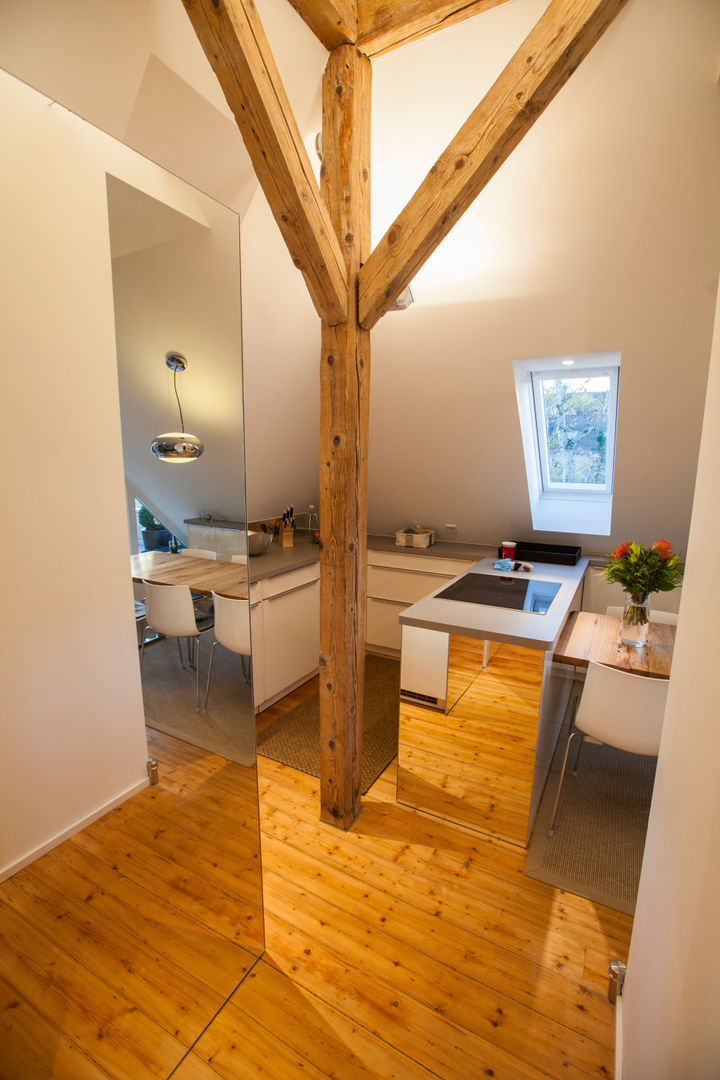 A Modern and Wooden Kitchen, Fang Interior Design Fang Interior Design 現代廚房設計點子、靈感&圖片