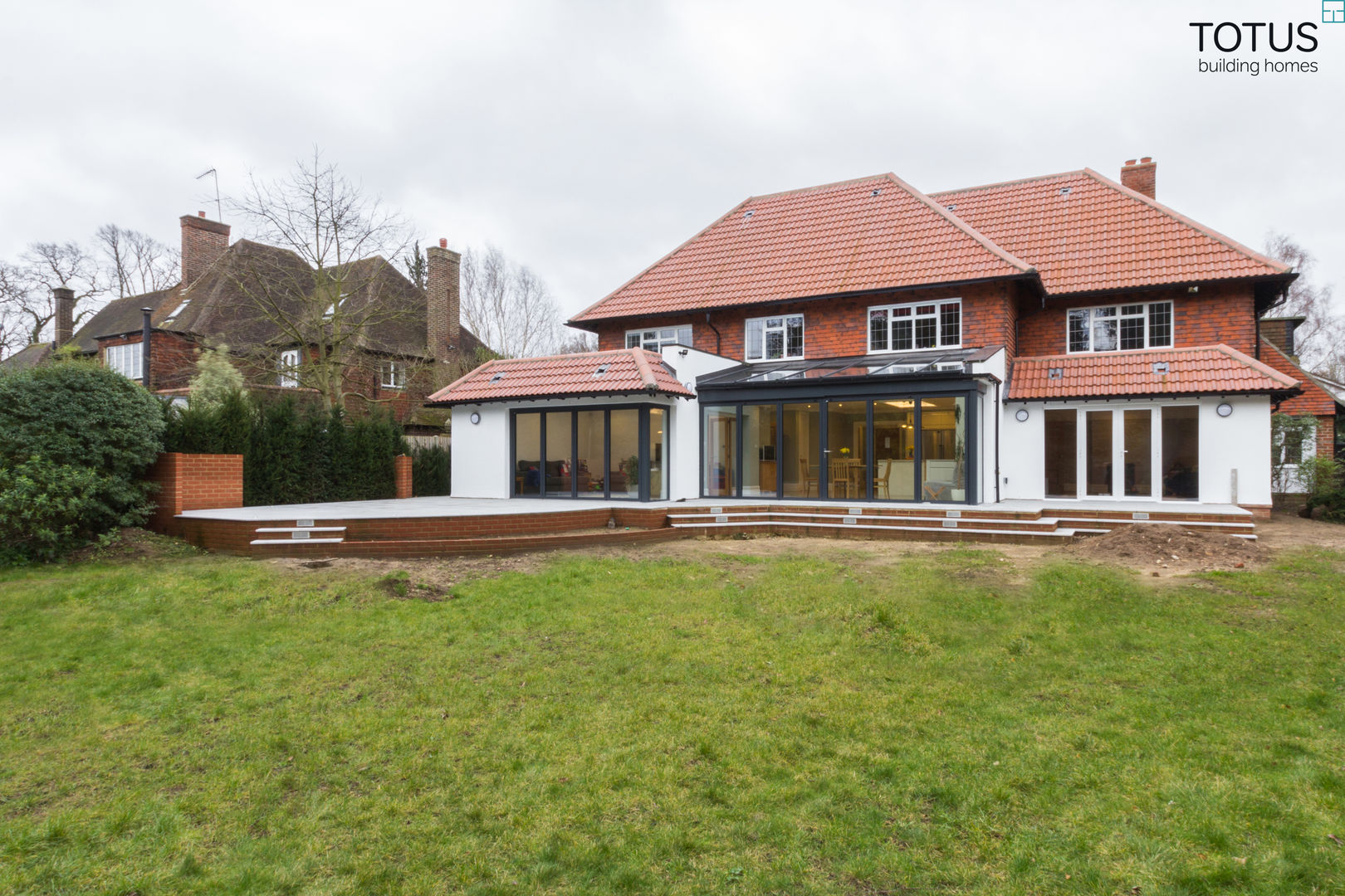 ​A Classic Country Home For The Modern Age, TOTUS TOTUS Casas de estilo moderno