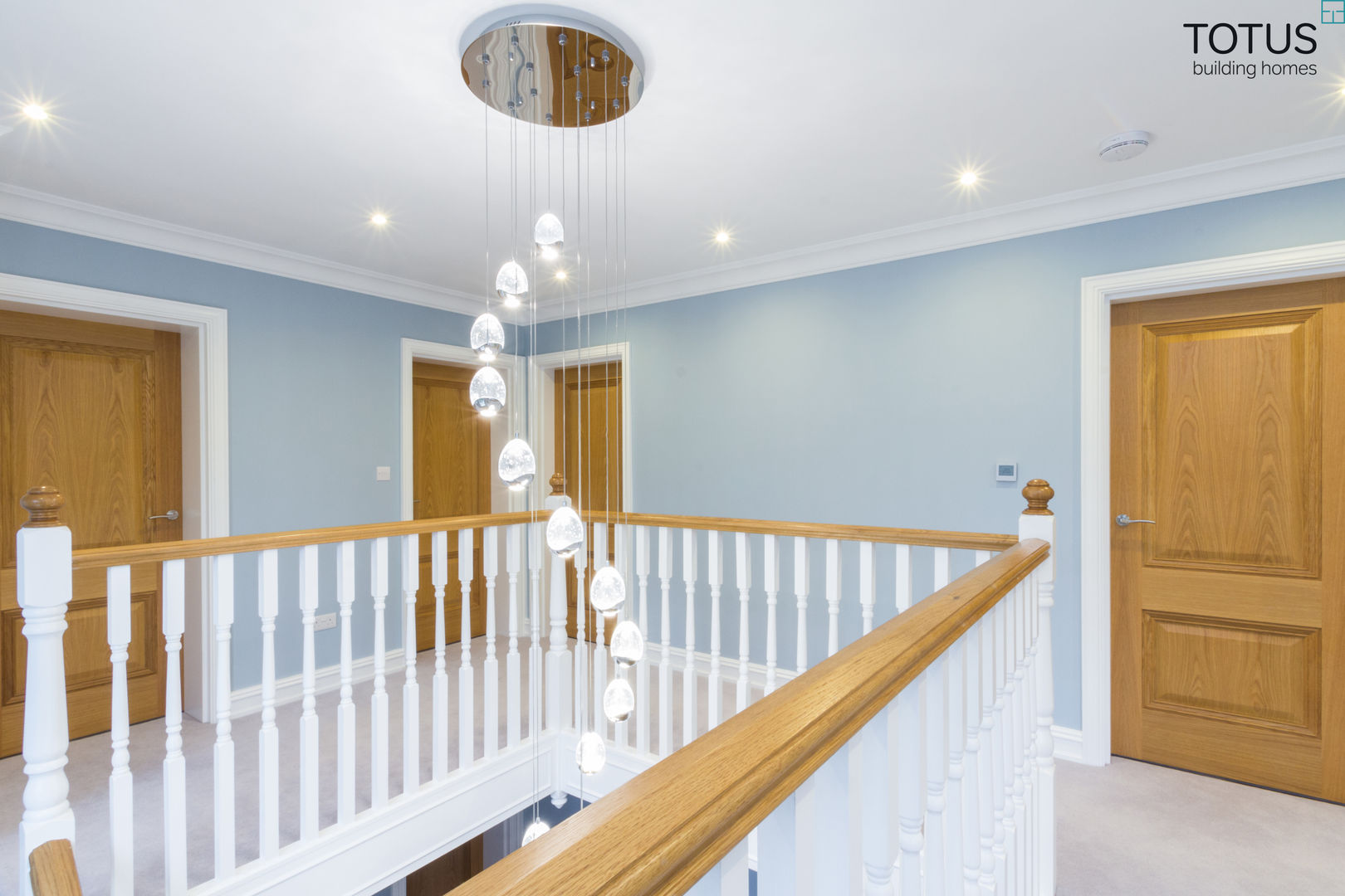 ​A Classic Country Home For The Modern Age, TOTUS TOTUS Modern corridor, hallway & stairs