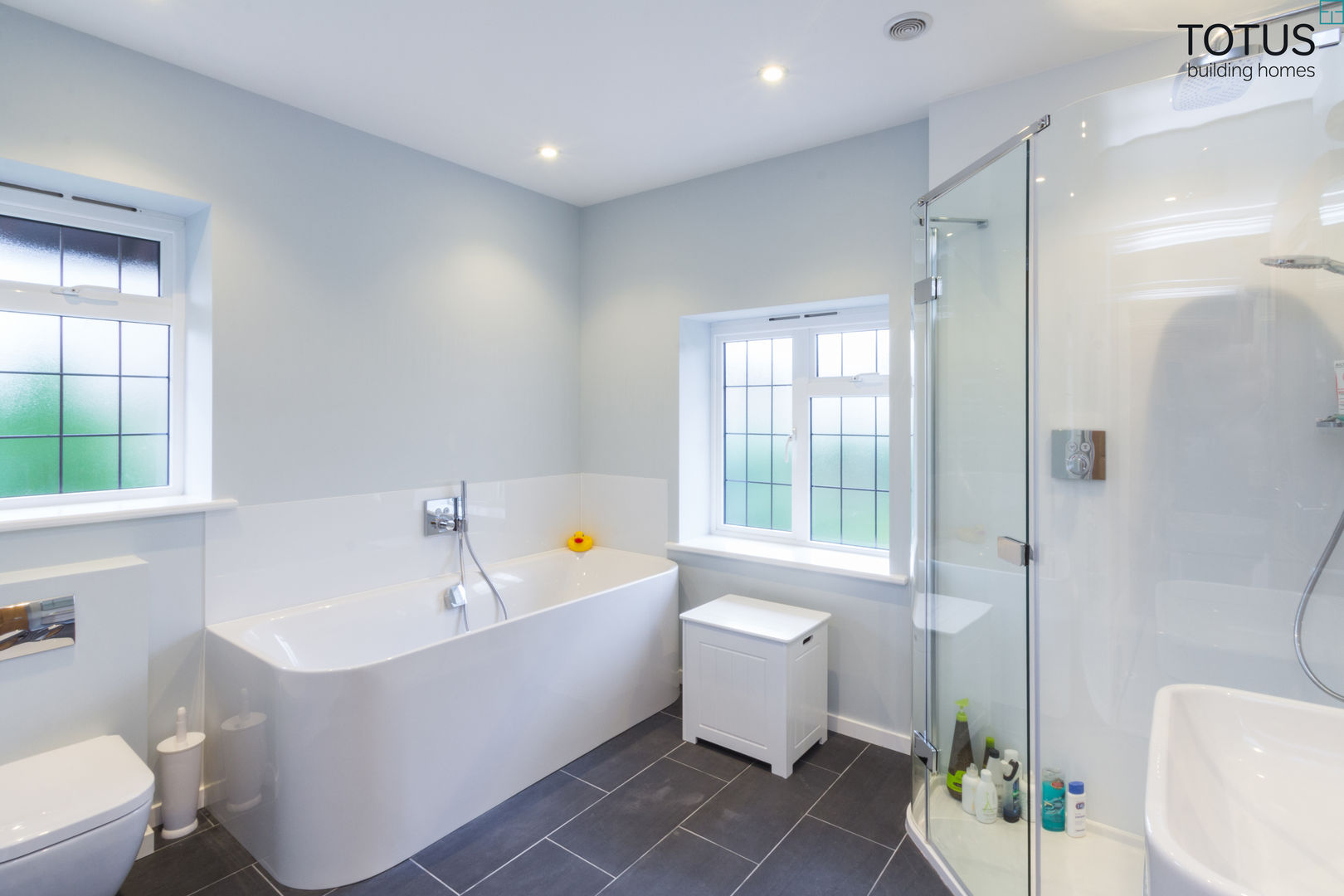 ​A Classic Country Home For The Modern Age, TOTUS TOTUS Modern Banyo