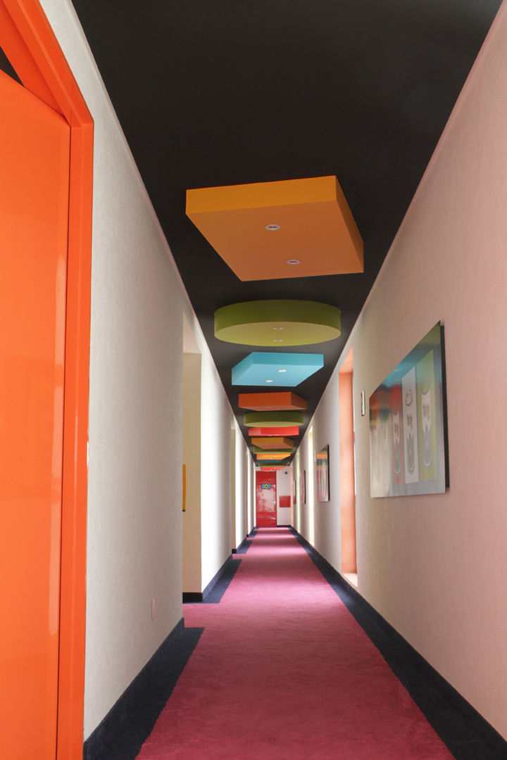 Hotel Pop Life , DIN Interiorismo DIN Interiorismo Modern corridor, hallway & stairs