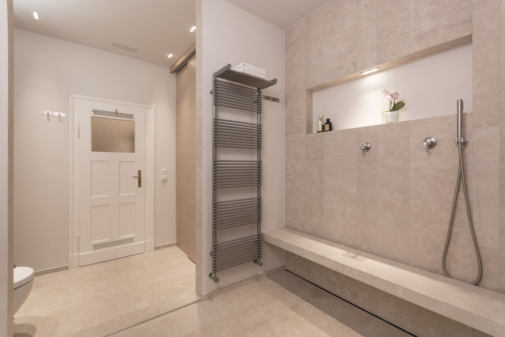 modern oleh Vivante, Modern bathroom,shower,design,munich,interior,mosaic