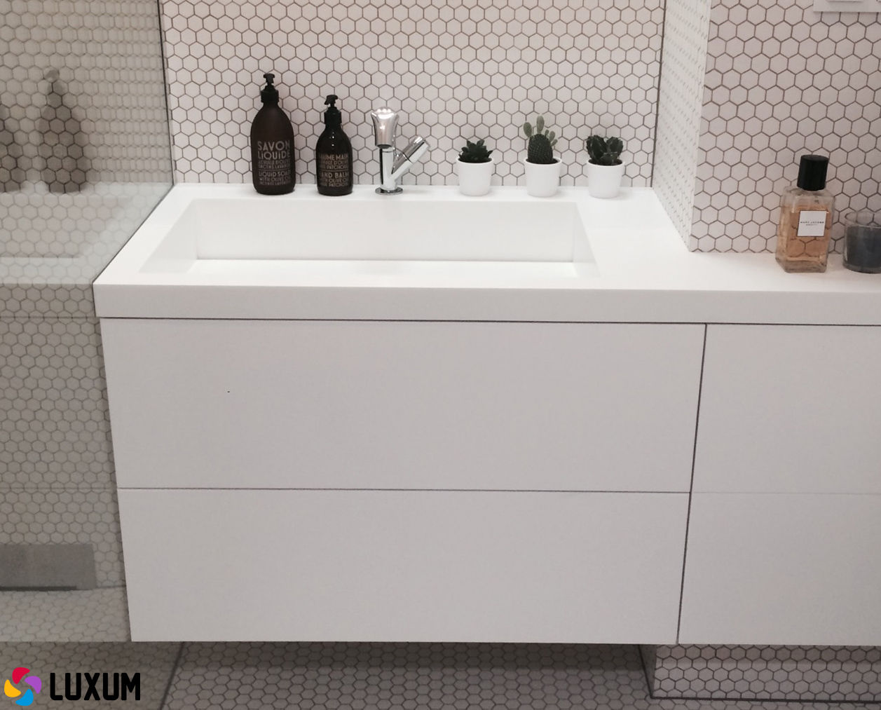 Minimalistyczna umywalka od Luxum, Luxum Luxum Minimalist bathroom
