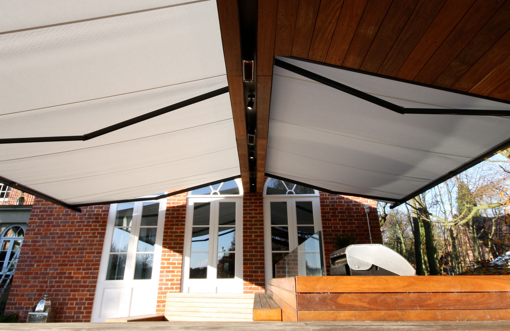 Patio Awning Installation in Cheshire. homify Modern style balcony, porch & terrace patio,awning,terrace,canopy,garden,alfresco,shading