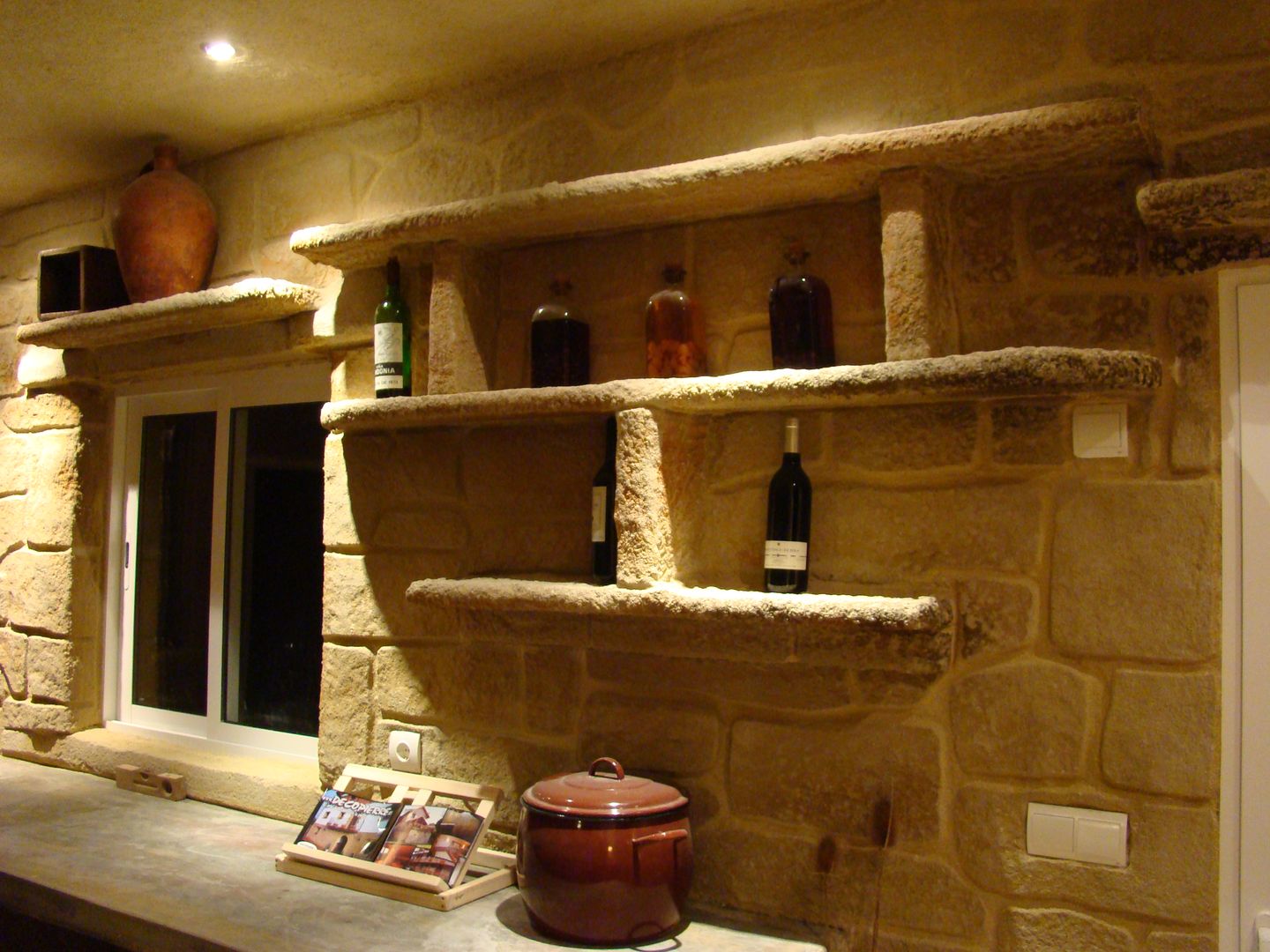 Cocina rústica decorada con Decopierre, LuisyAnacb LuisyAnacb Wine cellar Limestone