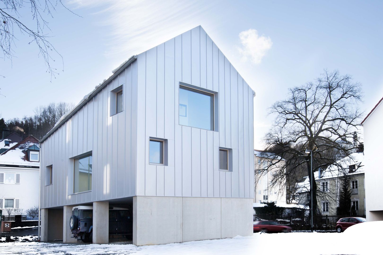 Neubau eines Low-Budget Stadthauses, Studio für Architektur Bernd Vordermeier Studio für Architektur Bernd Vordermeier Dom wielorodzinny Aluminium/Cynk