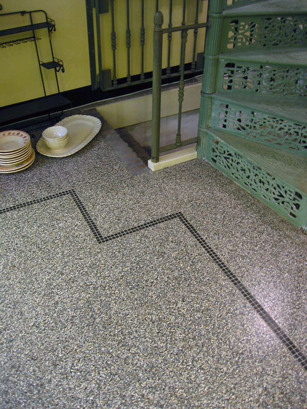 Terrazzo vloer in tegelvorm - hip, handig en zo jaren '70!, MAWI Tegels B.V. MAWI Tegels B.V. Paredes e pisos industriais Granito