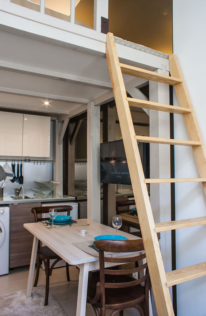 Apartment Rehabilitation in the Chiado District, Architecture TOTE SER Architecture TOTE SER Modern dining room
