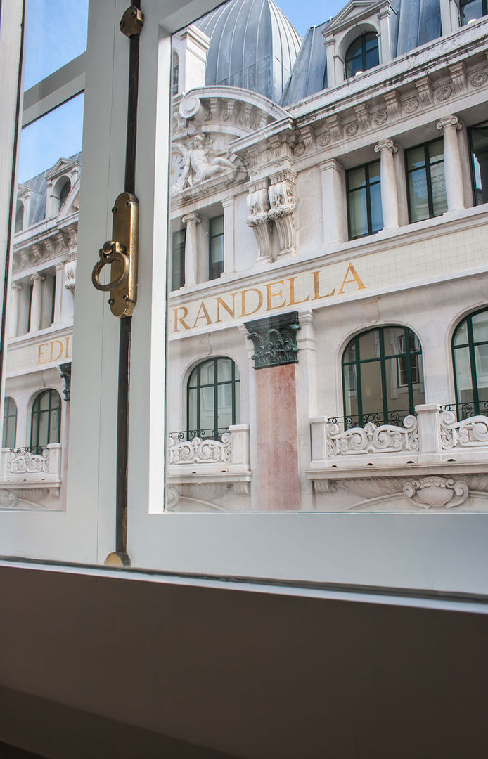 Apartment Rehabilitation in the Chiado District, Architecture TOTE SER Architecture TOTE SER Moderne huizen