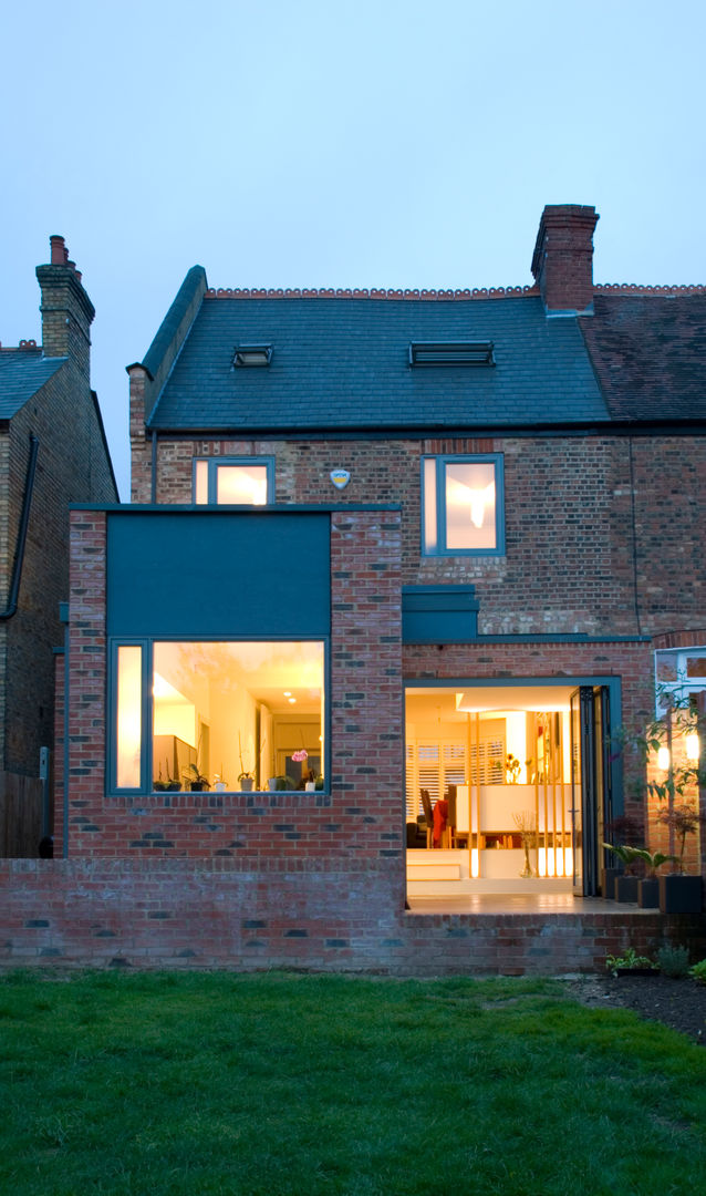 House with new extension in North London homify Casas minimalistas Tijolo