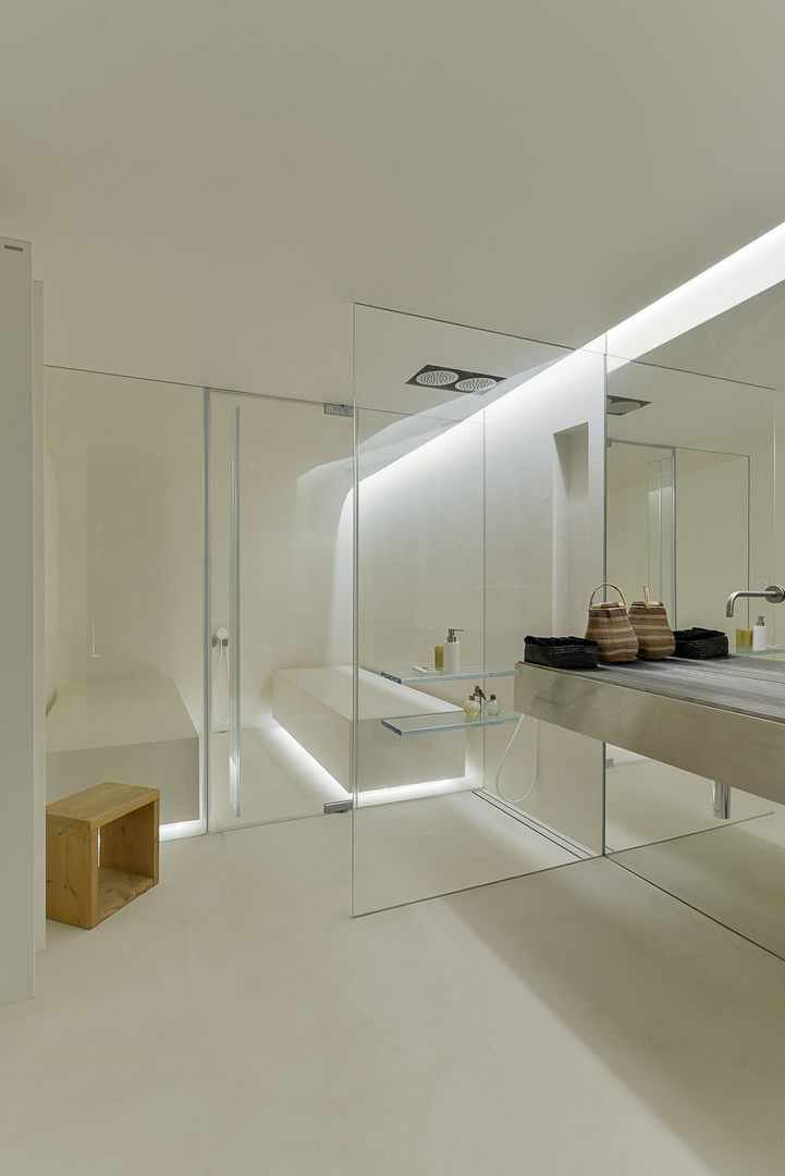 Uma casa que parece um autêntico castelo com 532m2, guedes cruz arquitectos guedes cruz arquitectos Minimalist style bathroom