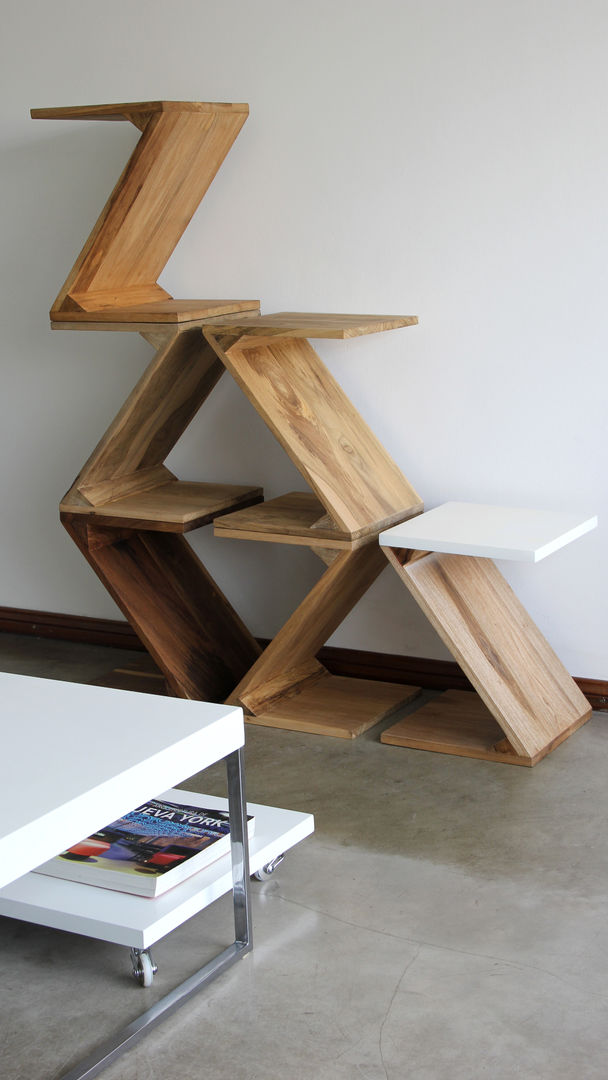 Diseños para ahorrar espacio, TRIZZ TRIZZ Modern living room Solid Wood Multicolored Shelves