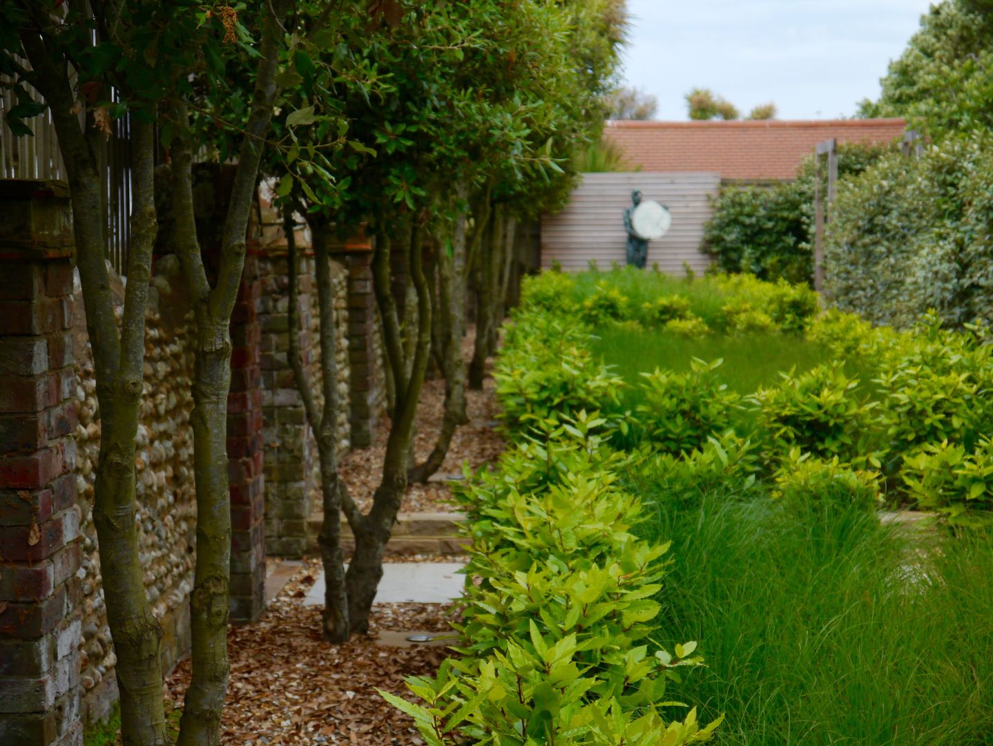 Coastal sculpture garden homify Jardines de estilo moderno