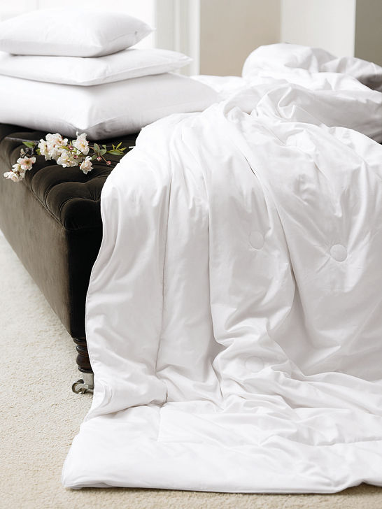 Gingerlily silk bedding homify Dormitorios de estilo clásico
