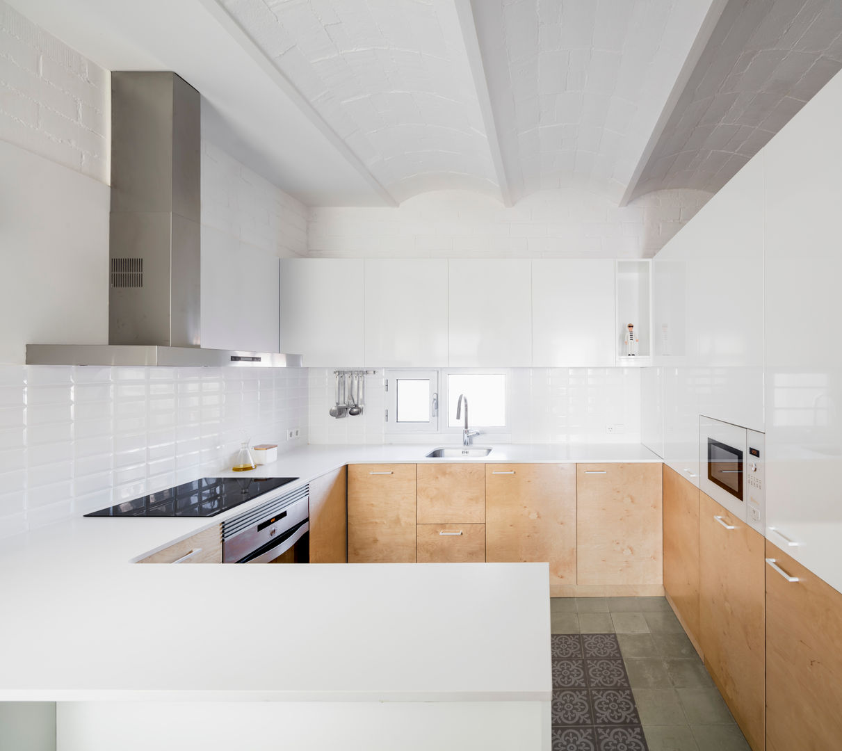 APARTAMENTO ORIOL, vora vora Cocinas de estilo moderno