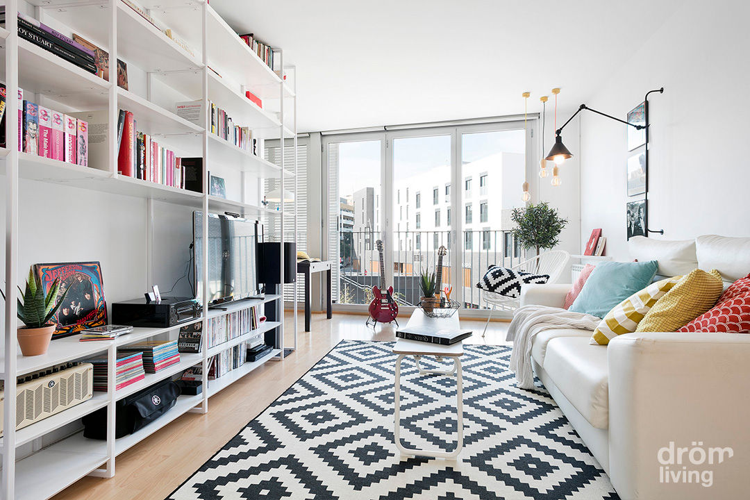 Salón en Barcelona: Color y Funcionalidad, Dröm Living Dröm Living Livings de estilo moderno