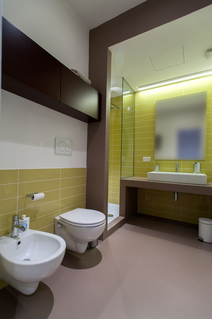 casa GA, 2bn architetti associati 2bn architetti associati 現代浴室設計點子、靈感&圖片