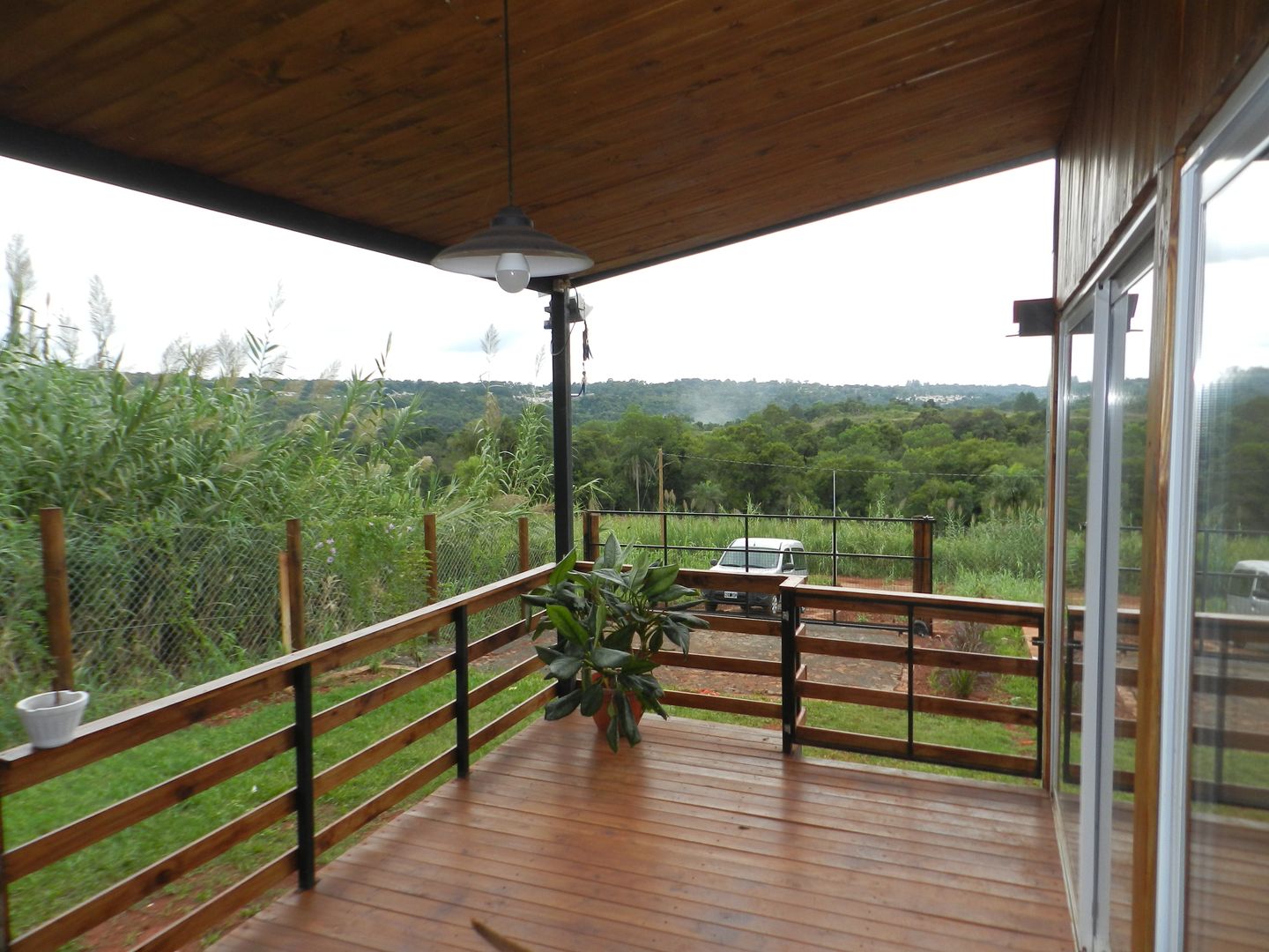 Roga Po. Una casa construida por su propio dueño, ENNE Arquitectura ENNE Arquitectura Minimalist balcony, veranda & terrace