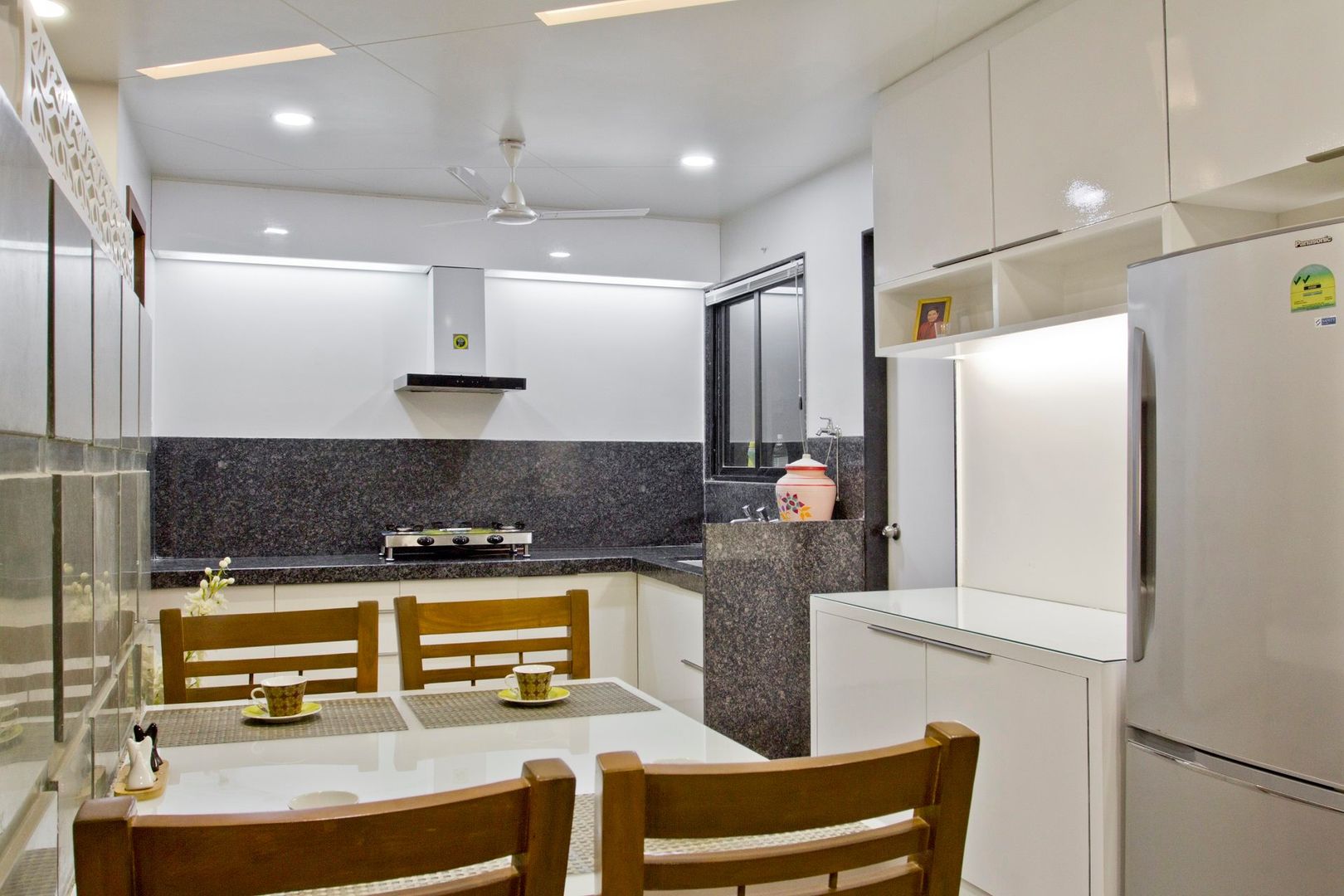 SPARSH, PADARRPAN ARCHITECTS PADARRPAN ARCHITECTS Modern kitchen