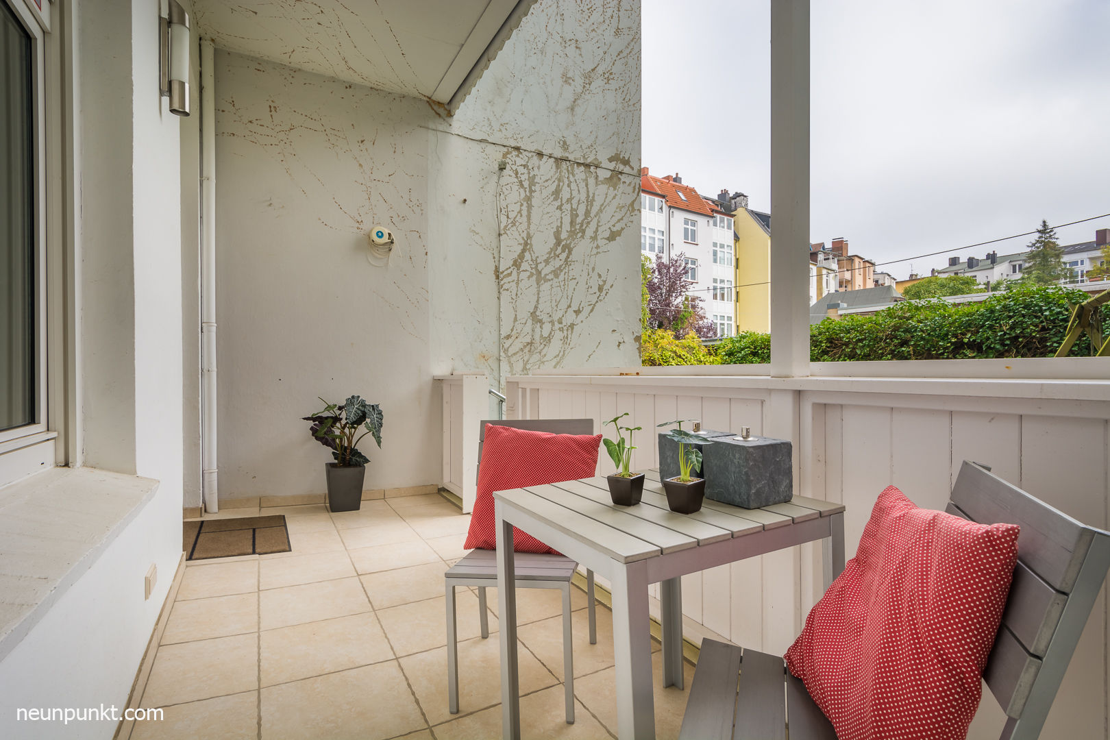 Home Staging einer Eigentumswohnung, MK ImmoPromotion MK ImmoPromotion Moderner Balkon, Veranda & Terrasse