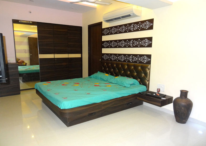 Mr. Pramod Joshi, UNIQUE DESIGNERS & ARCHITECTS UNIQUE DESIGNERS & ARCHITECTS Спальня