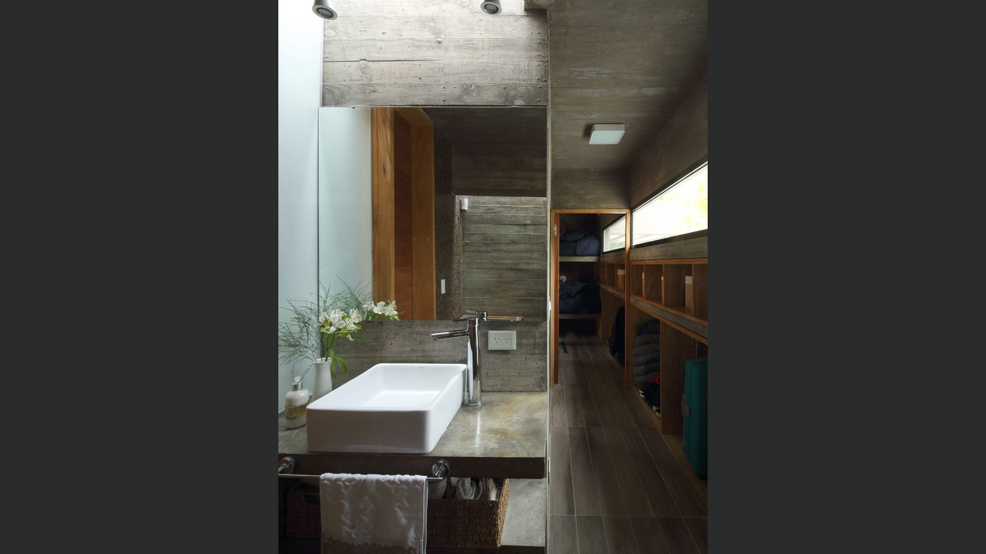 Casa S&S homify Baños de estilo minimalista Concreto