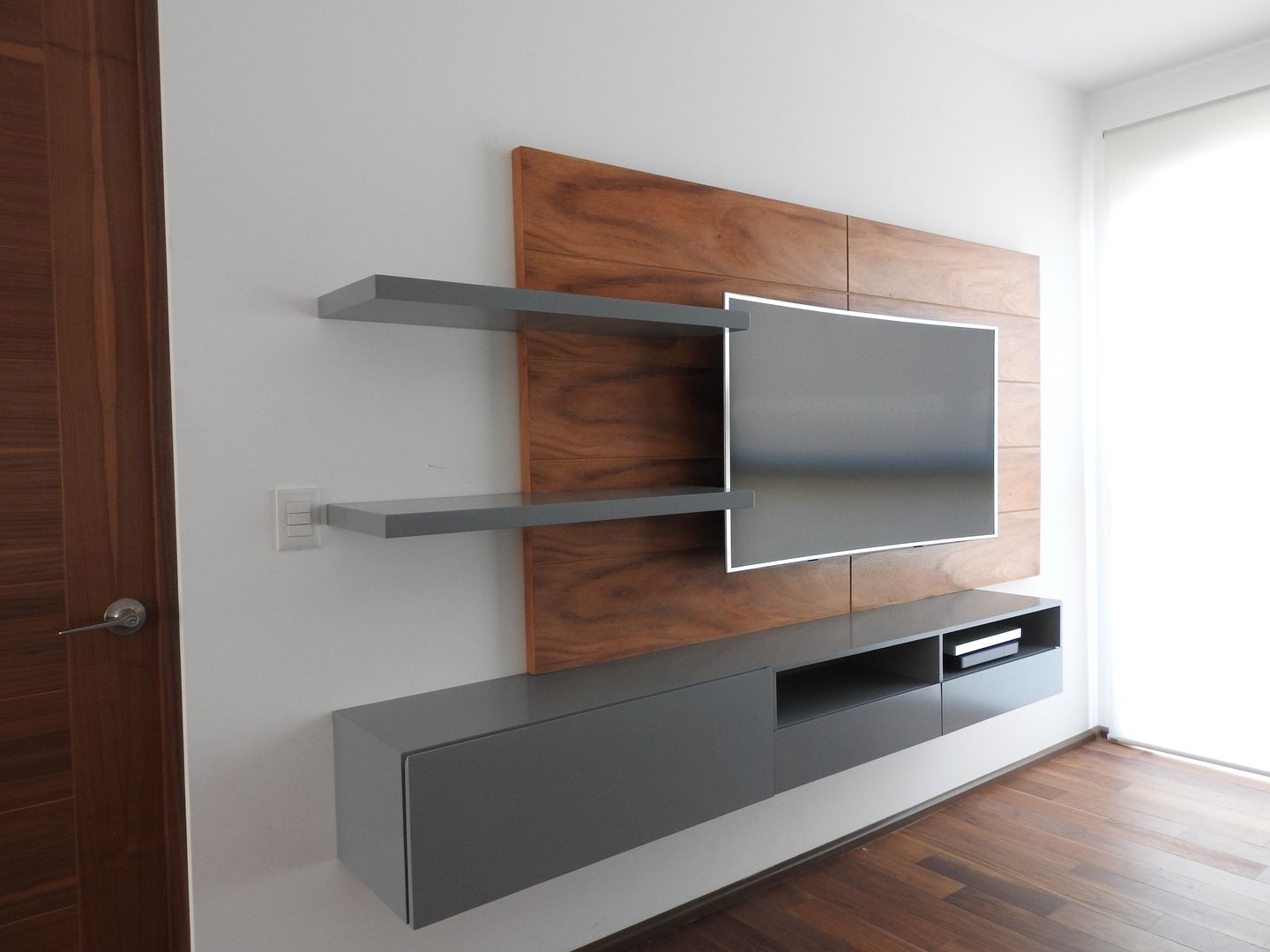 Departamento Bajamares, TALLER TAMI TALLER TAMI Modern living room Wood Wood effect TV stands & cabinets