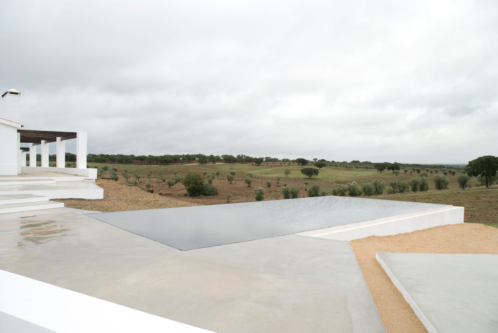 Casa com piscina em Monte Alentejano, atelier B-L atelier B-L Piscinas